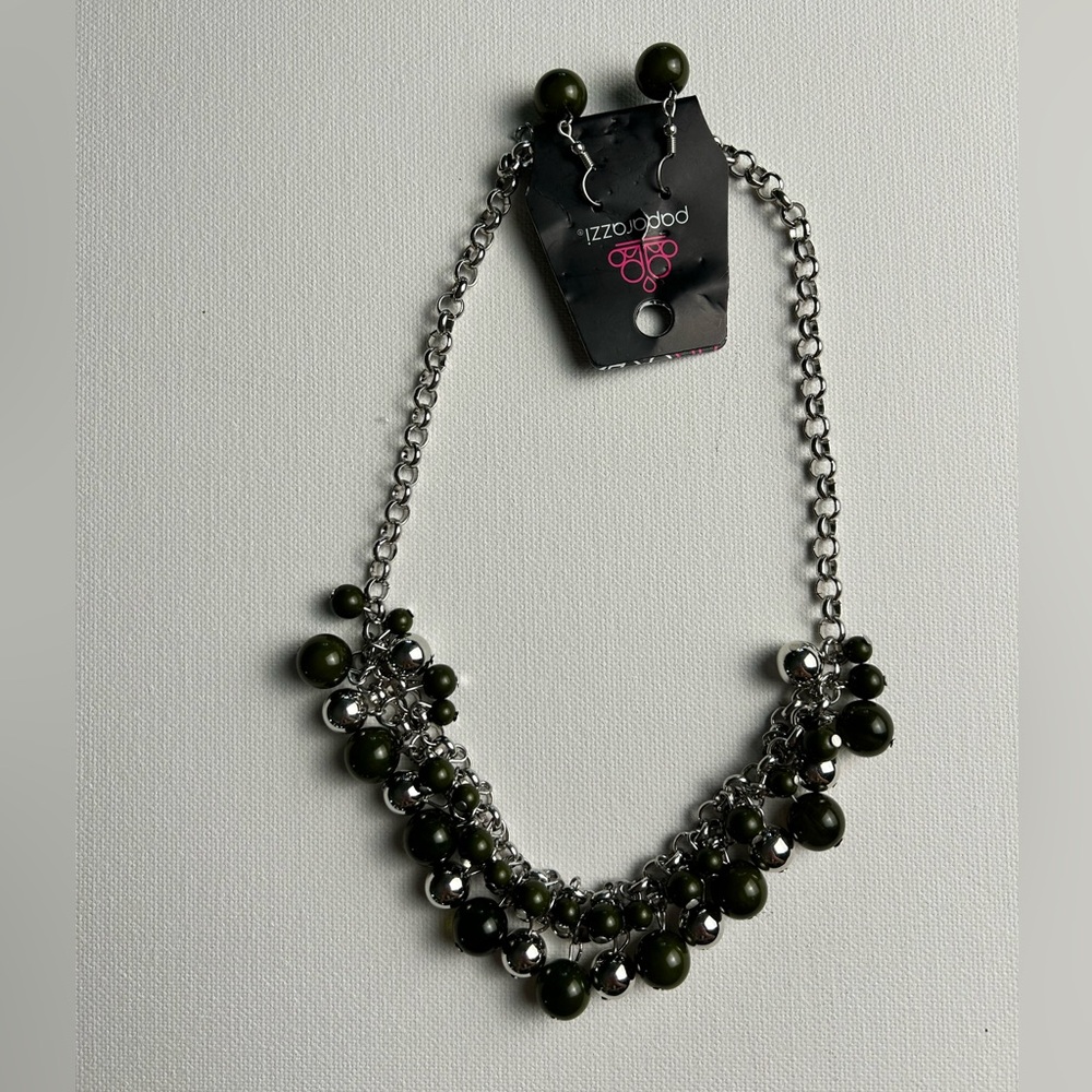 NWT Necklace and Earrings Set Fashion Jewellery Bobble Choker